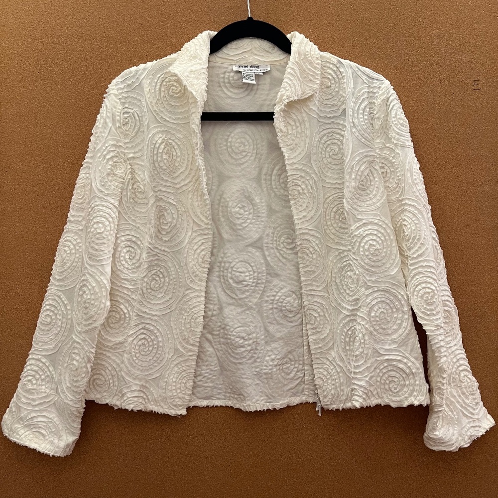 White Floral Spiral Textured Spring Zip-Up Jacket